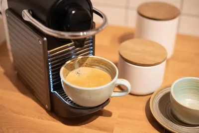 Kaffee-/Teezubehör in der Unterkunft Kaßberg Apartment im Retro-Stil / Netflix & WIFI