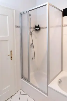 Ein Badezimmer in der Unterkunft Kaßberg Apartment im Retro-Stil / Netflix & WIFI
