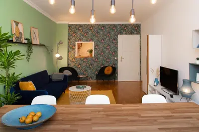 Ein Sitzbereich in der Unterkunft Kaßberg Apartment im Retro-Stil / Netflix & WIFI