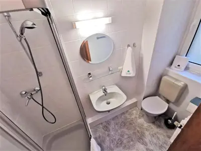 Ein Badezimmer in der Unterkunft Pension Haus Anna