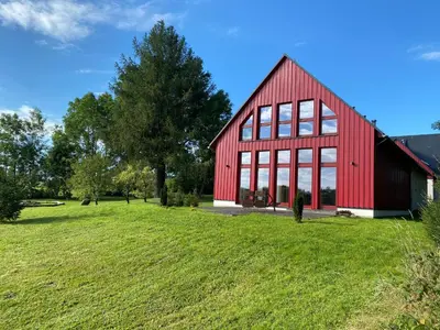 Das Gebäude in dem sich das Ferienhaus befindet