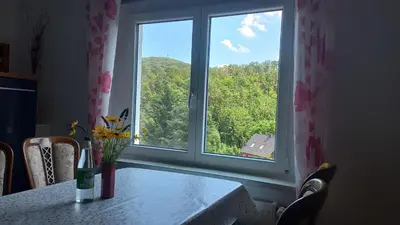 Ein allgemeiner Bergblick oder ein Berglick von der Ferienwohnung aus