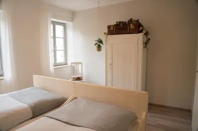 Ein Bett oder Betten in einem Zimmer der Unterkunft Urlaubsfreude Biedermann Haus Blumenglück - Rose
