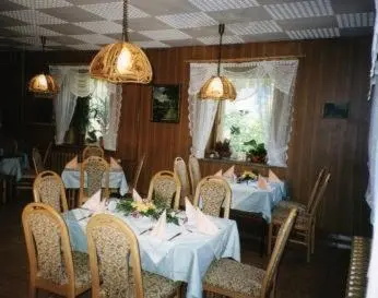 Ein Restaurant oder anderes Speiselokal in der Unterkunft Landgasthof Klippermühle