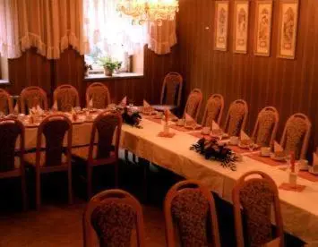 Ein Restaurant oder anderes Speiselokal in der Unterkunft Landgasthof Klippermühle