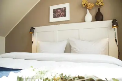 Ein Bett oder Betten in einem Zimmer der Unterkunft Urlaubsfreude Biedermann Haus Blumenglück - Hortensie