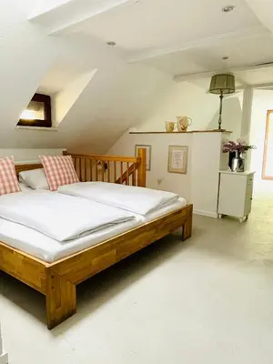 Ein Bett oder Betten in einem Zimmer der Unterkunft Ferienwohnung am Elberadweg