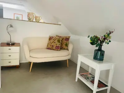 Ein Sitzbereich in der Unterkunft Ferienwohnung am Elberadweg