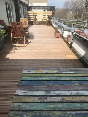 Ein Balkon oder eine Terrasse in der Unterkunft Dachterrassen Idylle über den Dächern Dresdens