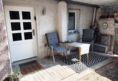 Ein Sitzbereich in der Unterkunft Stylische FeWo in Meißen (Nähe Elbe, eigener Eingang, EG, Terrasse)