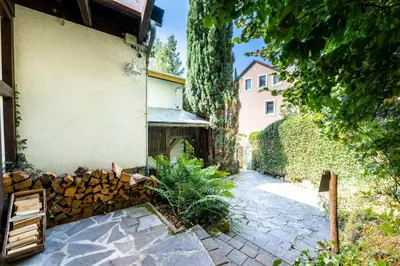 Ein Garten an der Unterkunft Haus am Wald - Ferienhaus mit Garten & Hund in der Sächsischen Schweiz