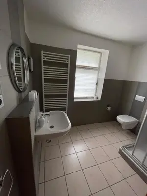 Ein Badezimmer in der Unterkunft Hotel Garni „zum Bären“