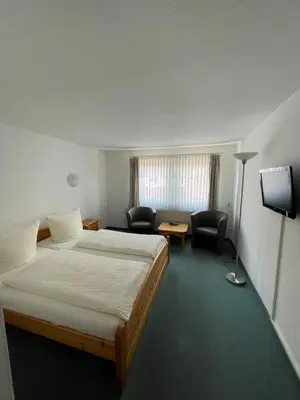Ein Bett oder Betten in einem Zimmer der Unterkunft Hotel Garni „zum Bären“
