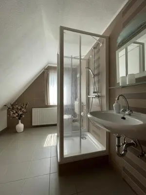 Ein Badezimmer in der Unterkunft Hotel Garni „zum Bären“