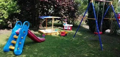 Ein Kinderspielbereich in der Unterkunft Ferienwohnungen Kleinräschen