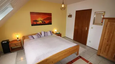 Ein Bett oder Betten in einem Zimmer der Unterkunft Ferienwohnung am Barockgarten