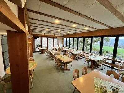 Ein Restaurant oder anderes Speiselokal in der Unterkunft Hotel Berghof Lichtenhain