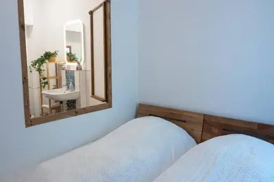 Ein Bett oder Betten in einem Zimmer der Unterkunft Ferienwohnung von der Herzogshöhe ,WIFI, Netflix, Parkplatz, Kamin, Fussbodenheizung, Thermomix, Babybett
