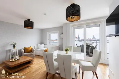 Ein Sitzbereich in der Unterkunft PINEAPPLE APARTMENTS - Zwinger V - 78qm - 1x free parking