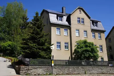 Das Gebäude in dem sich die Ferienwohnung befindet
