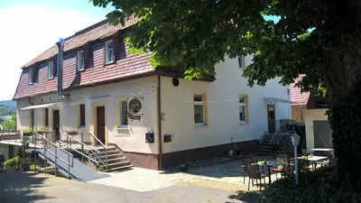 Das Gebäude in dem sich die Pension befindet