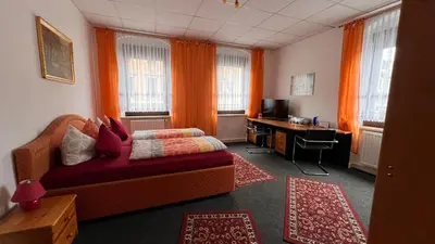 Ein Bett oder Betten in einem Zimmer der Unterkunft Ferienwohnung NEUMANN a.d. Porzellan-Manufaktur