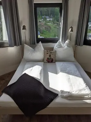 Ein Bett oder Betten in einem Zimmer der Unterkunft Ferienwohnung Mühl - Familienfreundlich, 2 Schlafzimmer, großes Grundstück, Erzgebirge
