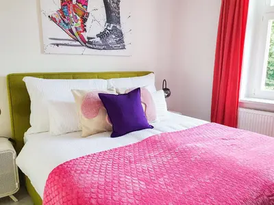 Ein Bett oder Betten in einem Zimmer der Unterkunft PB Ferienwohnungen - FeWo 6 - Stilvoll eingerichtetes Apartment im Herzen Senftenbergs