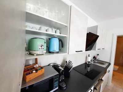 Küche/Küchenzeile in der Unterkunft PB Ferienwohnungen - FeWo 6 - Stilvoll eingerichtetes Apartment im Herzen Senftenbergs