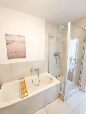 Ein Badezimmer in der Unterkunft PB Ferienwohnungen - FeWo 7 - Stilvoll eingerichtetes Apartment im Herzen Senftenbergs
