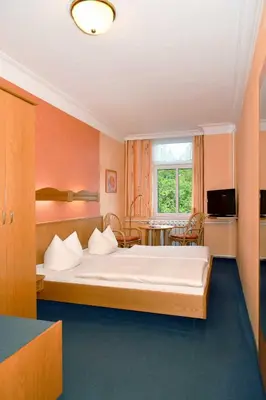 Ein Bett oder Betten in einem Zimmer der Unterkunft Panoramahotel Wolfsberg