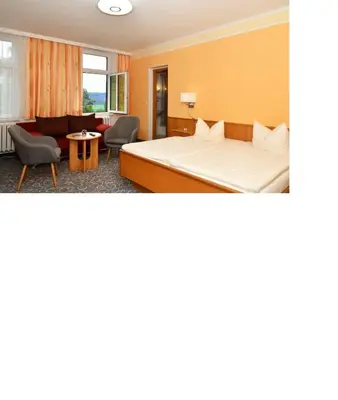 Ein Bett oder Betten in einem Zimmer der Unterkunft Panoramahotel Wolfsberg