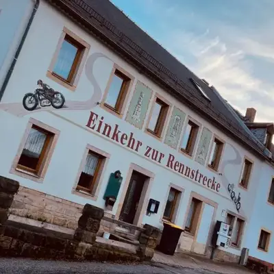 Einkehr zur Rennstrecke