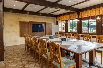 Ein Restaurant oder anderes Speiselokal in der Unterkunft Landhotel zu Heidelberg