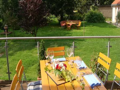 Ein Garten an der Unterkunft Hotel Regenbogenhaus