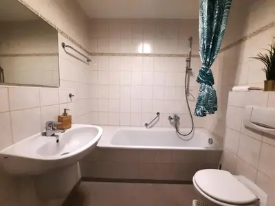 Ein Badezimmer in der Unterkunft Ruhiges Hinterhof Apartment im Herzen der Neustadt
