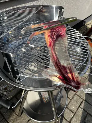 Ein für Gäste verfügbarer Grill im Privatzimmer