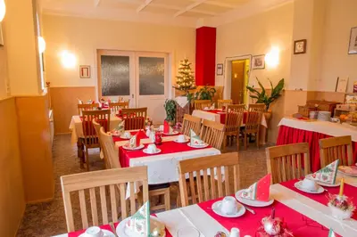 Ein Restaurant oder anderes Speiselokal in der Unterkunft Hotel zur Post in Wurzen