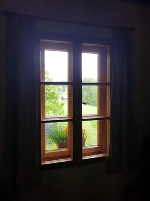 Ein Garten an der Unterkunft Berghütte Fürstenwalde