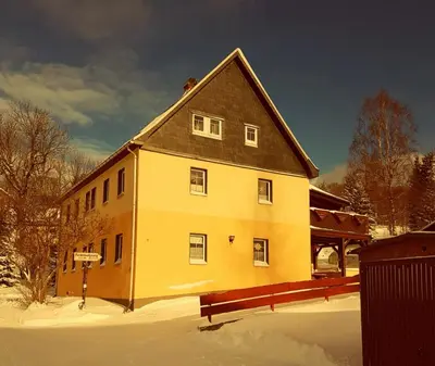 Das Gebäude in dem sich die Ferienwohnung befindet