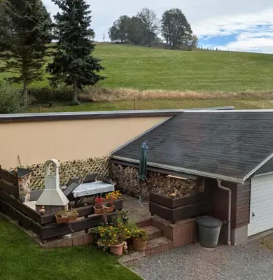 Ein Garten an der Unterkunft Ferienwohnung Reinhardt Steinhübel