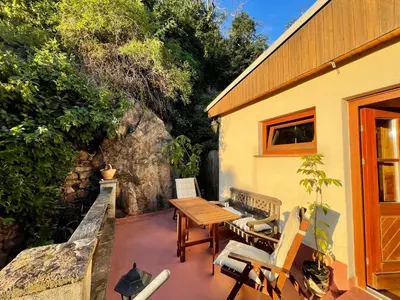 Ein Garten an der Unterkunft Neue Ferienwohnung direkt am Elberadweg