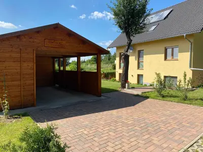 Das Gebäude in dem sich die Ferienwohnung befindet