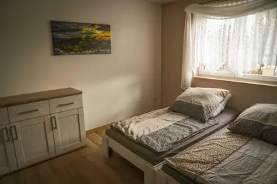 Ein Bett oder Betten in einem Zimmer der Unterkunft Fewo Hellerswiesen Arbeiterunterkunft