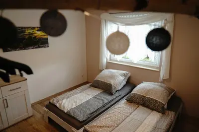 Ein Bett oder Betten in einem Zimmer der Unterkunft Fewo Hellerswiesen Arbeiterunterkunft