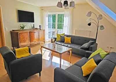 Ein Sitzbereich in der Unterkunft Ferienhaus Villa Maria - Ferienwohnung Chippendale