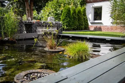 Ein Garten an der Unterkunft Unterschlupf Radeberg mit Garten & Whirlpool