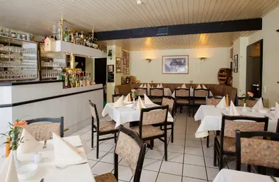 Ein Restaurant oder anderes Speiselokal in der Unterkunft Hotel Abendroth