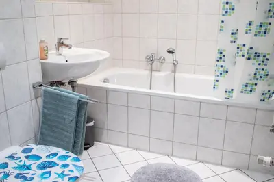 Ein Badezimmer in der Unterkunft Zentral, ruhig, 4Personen, Balkon, Waschmaschine