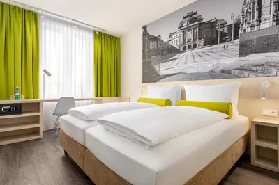 Ein Bett oder Betten in einem Zimmer der Unterkunft Super 8 by Wyndham Chemnitz